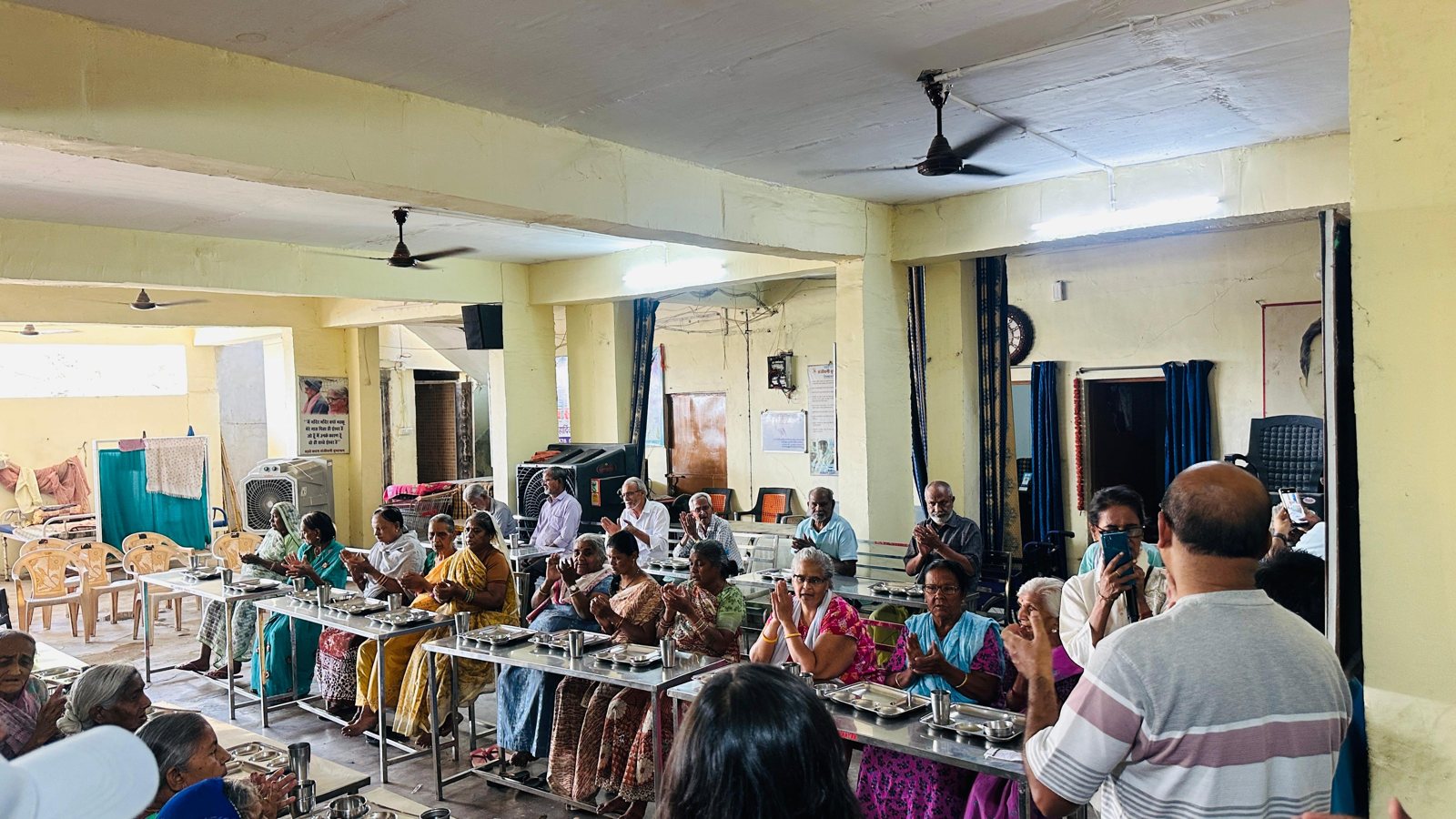 वृद्धाश्रम सेवा · चित्र १